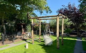 Casa Aan De Plas, B&B Met Sauna En Hottub Of Jacuzzi